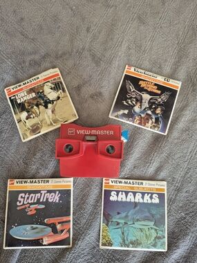 Red Vintage Stereoscope Viewer: gaf Viewmaster, excellent condition.